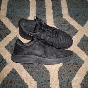 Nike Revolution 4 908999-002 Black Running Training Sneaker Shoes Women's 8.5